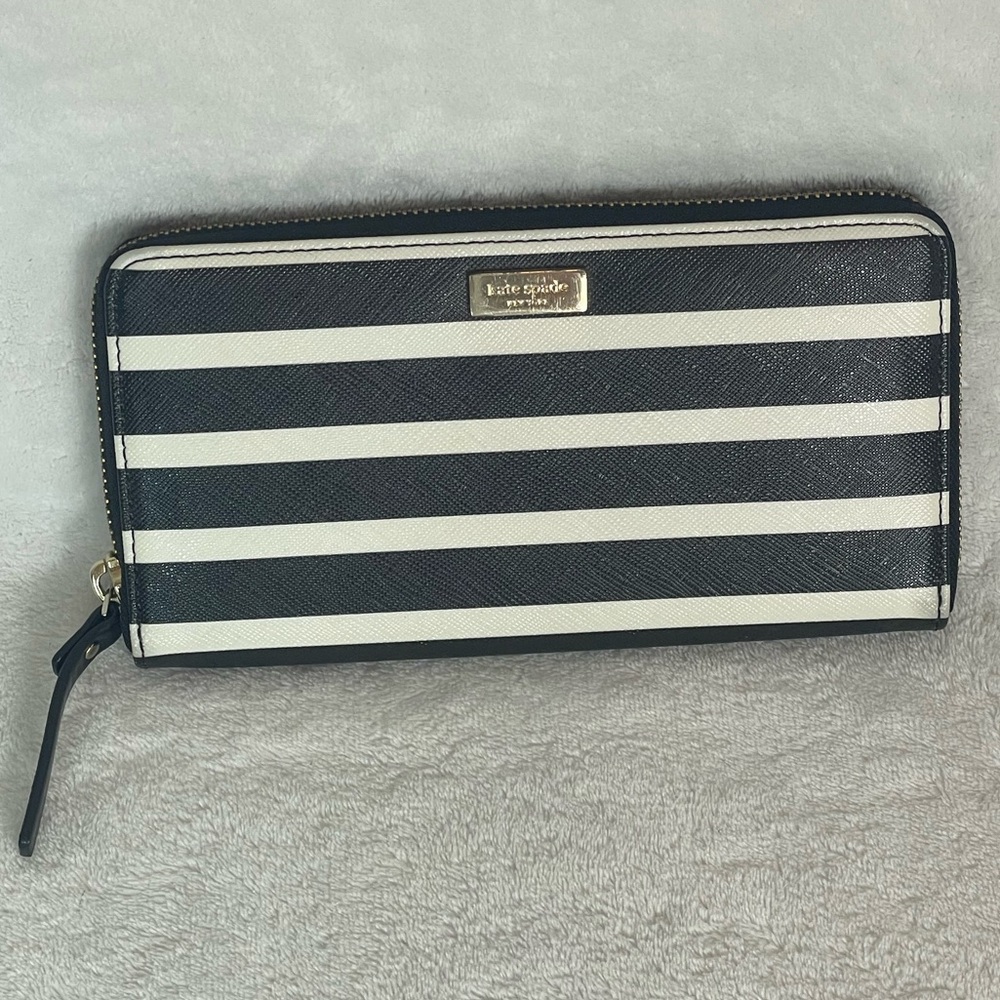 Kate Spade ♠️ Black and White Neda Brightwater Drive Wallet